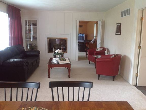 4th image of 600 Lincolnshire Ln
