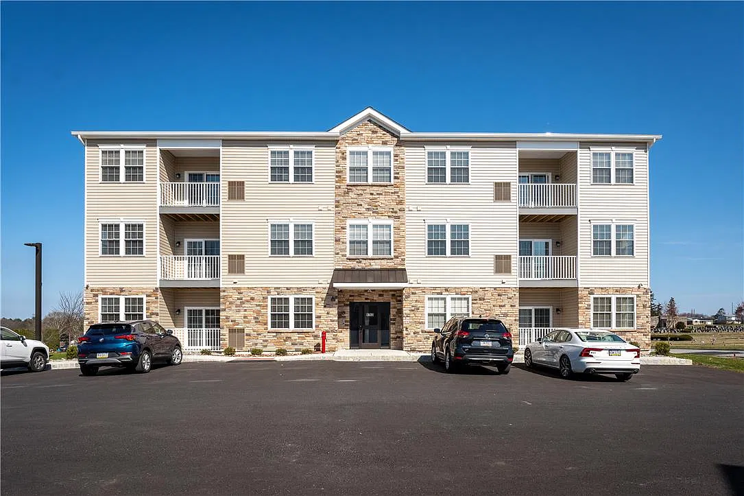 2 bed, 2.0 bath, 1250 sqft, $2,250 — Photo 2