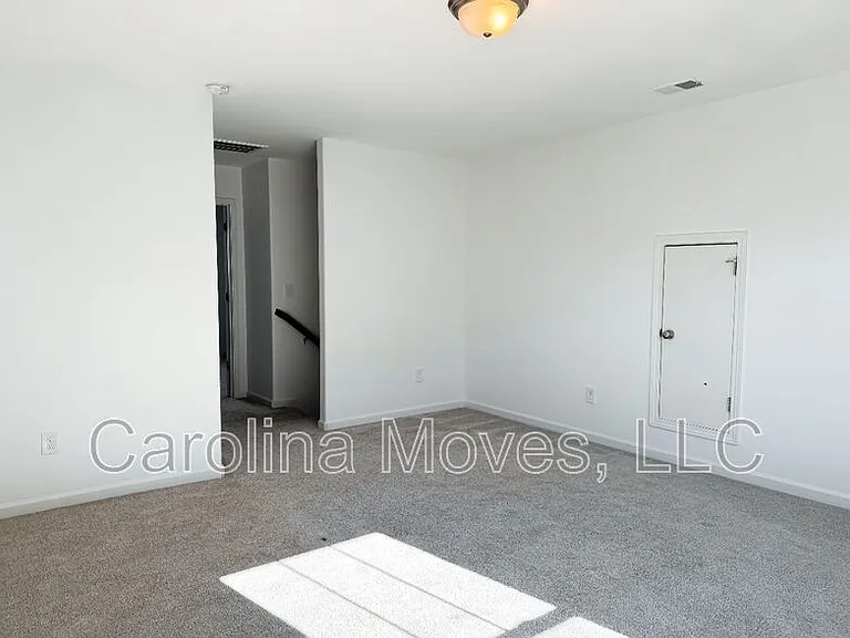 39 Mossycup Rd — Photo 9
