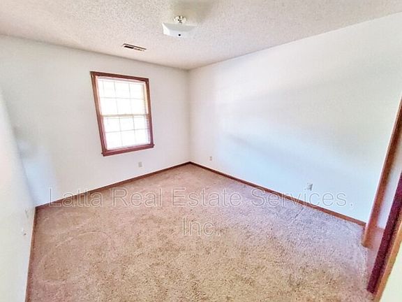 5th image of 105D SW 20th St #Oak