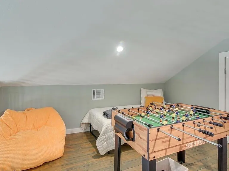 1049 Sunset Cir W — Photo 17