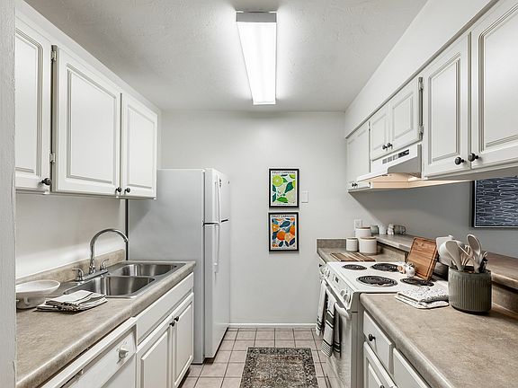 5th image of 2777 SW Archer Rd #2119919BE
