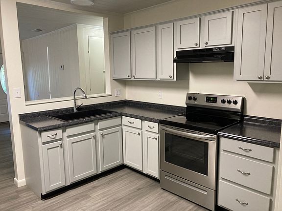 2nd image of 303 Cordova Pl