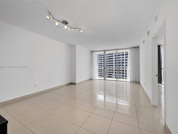 3rd image of 1750 N Bayshore Dr APT 2804