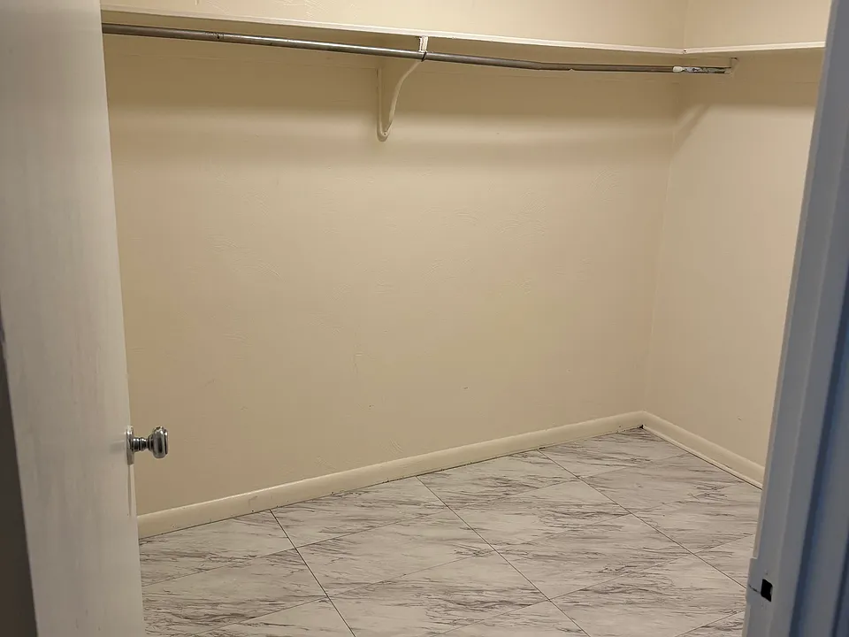 103 W Powers Cir #202