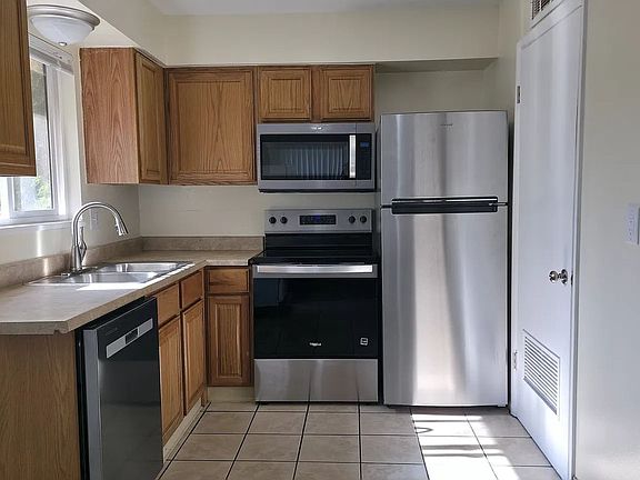 3rd image of 4620-4622 Galley Rd