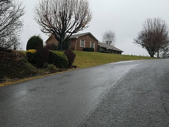 5th image of 108 Oaklawn Ave