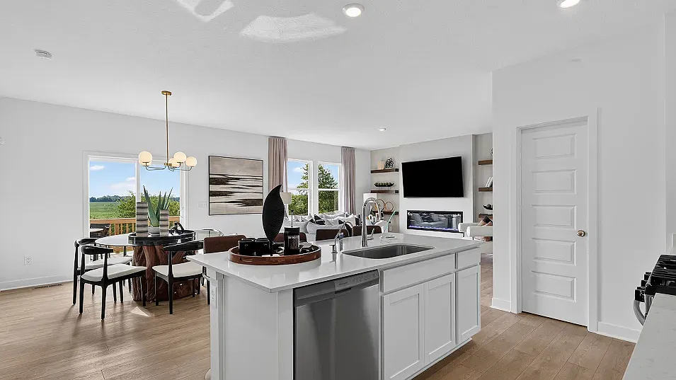 5 bed, 3.5 bath, 3140 sqft, $2,895 — Photo 3