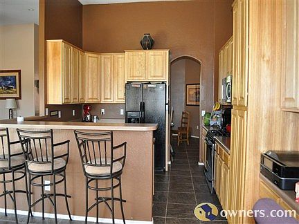 Kitchen and Breakfast Bar