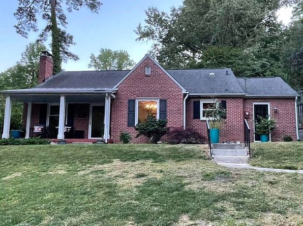 2701 Van Dyke Ave