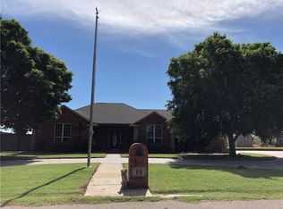 99 Stratton Ln, Clinton, OK 73601