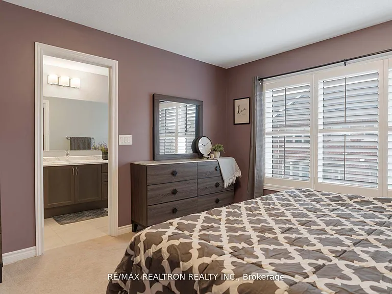 19 Sutcliffe Dr — Photo 14