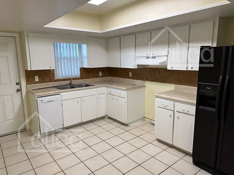 13753 Oleander Ave — Photo 17