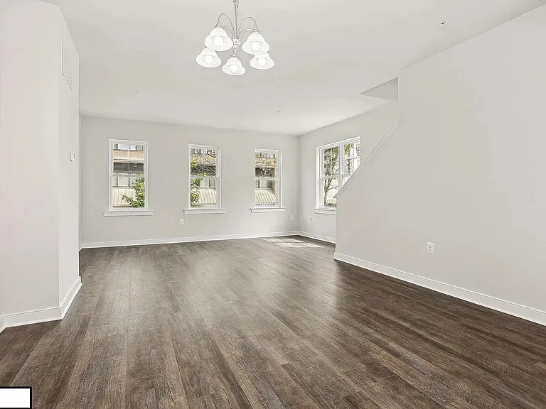 208 E Pennsylvania Ave — Photo 12