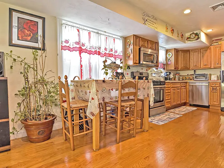45 Nightingale St #B — Photo 30