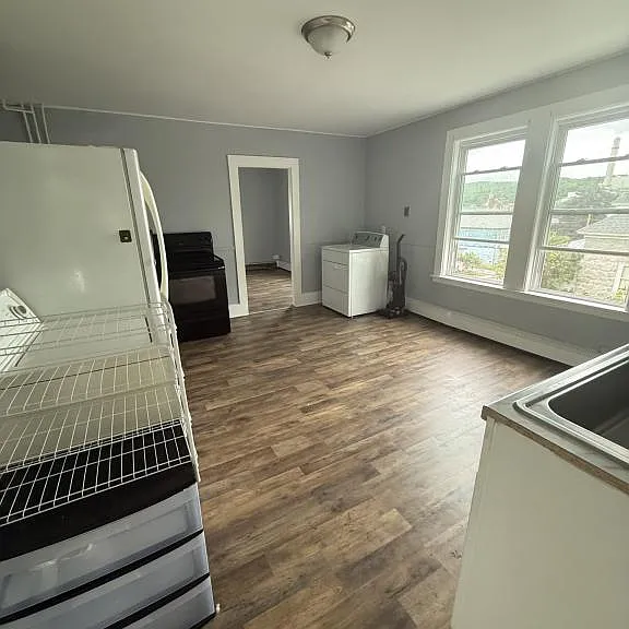 472 Burgess St #2 — Photo 1