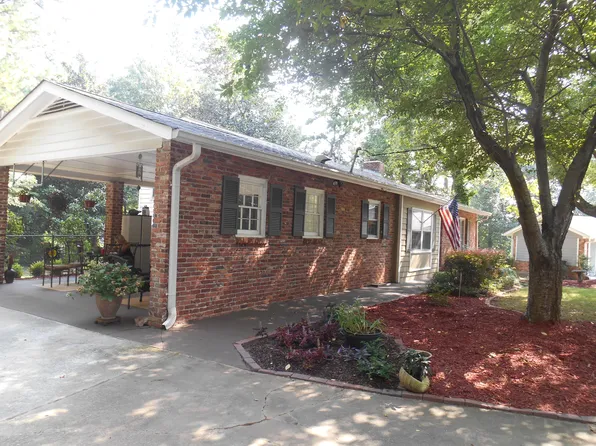 4395 Chateau Ct, Atlanta, GA 30338