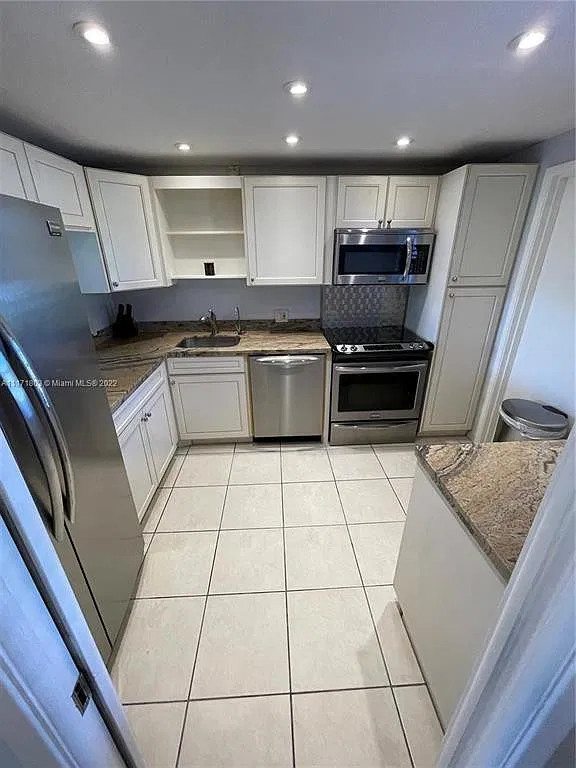 1 bed, 1.5 bath, 900 sqft, $1,775 — Photo 3