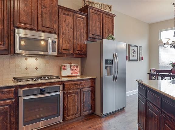 4th image of 102 Preserve Pl