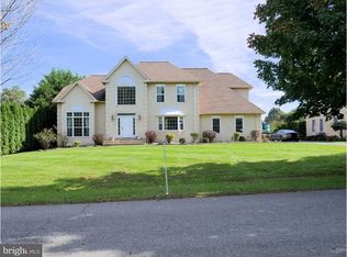 24 W Periwinkle Ln, Newark, DE 19711