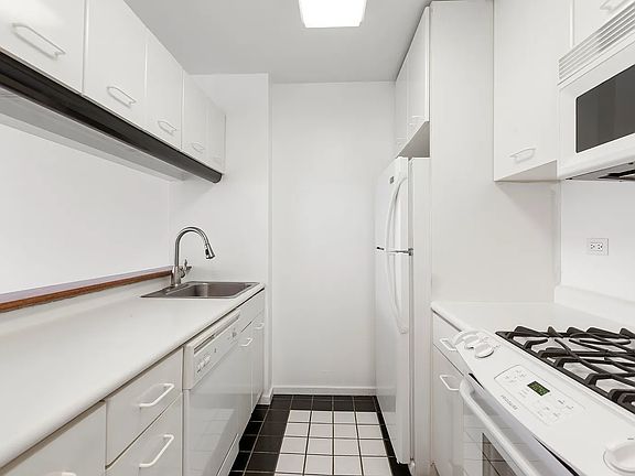 5th image of 2373 Broadway APT 326