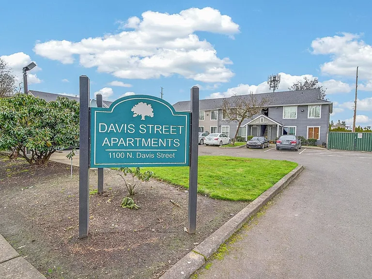 Bluebird Davis Street — Photo 7