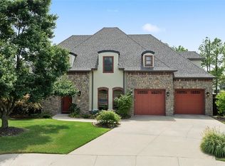 1100 NE Thorn Hill Rd, Bentonville, AR 72712