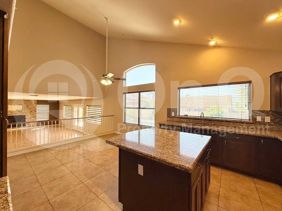 5 bed, 3.0 bath, 3175 sqft, $4,499 — Photo 3
