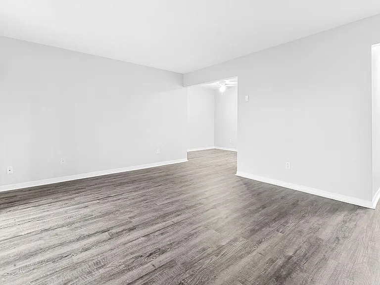 Walnut Woods Apartments — Photo 27