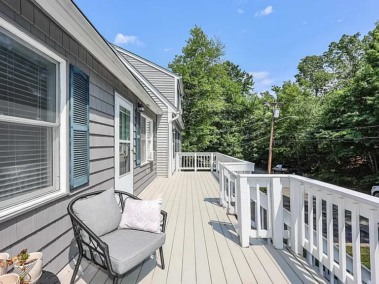 320 Manning St — Photo 3