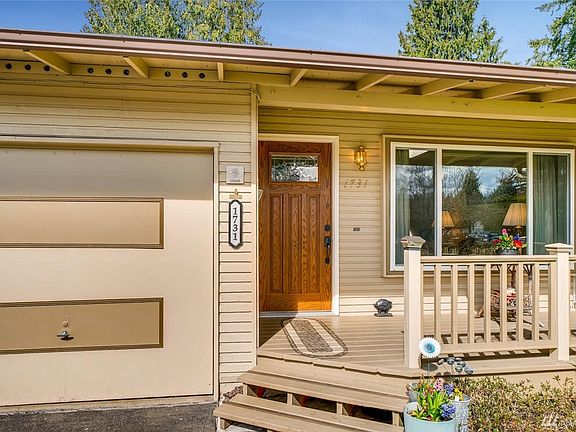 Big covered front porch.