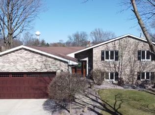 3002 Sunrise Dr, Crown Point, IN 46307