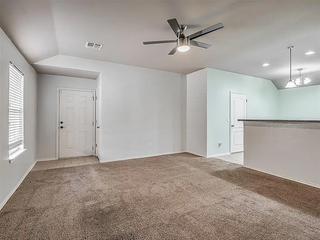 3 bed, 1233 sqft, $1,595 — Photo 4