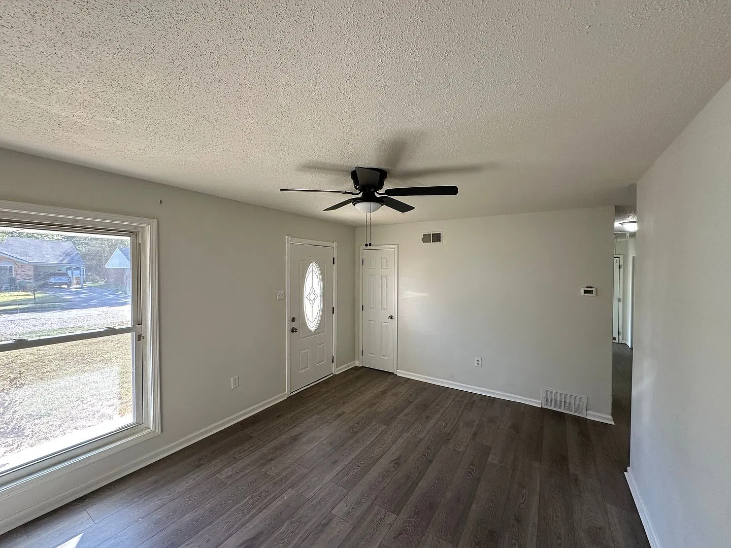 Beautifully Renovated 3 BR / 1 BA Home in Millington Minutes from NSA Mid-South! — Photo 2