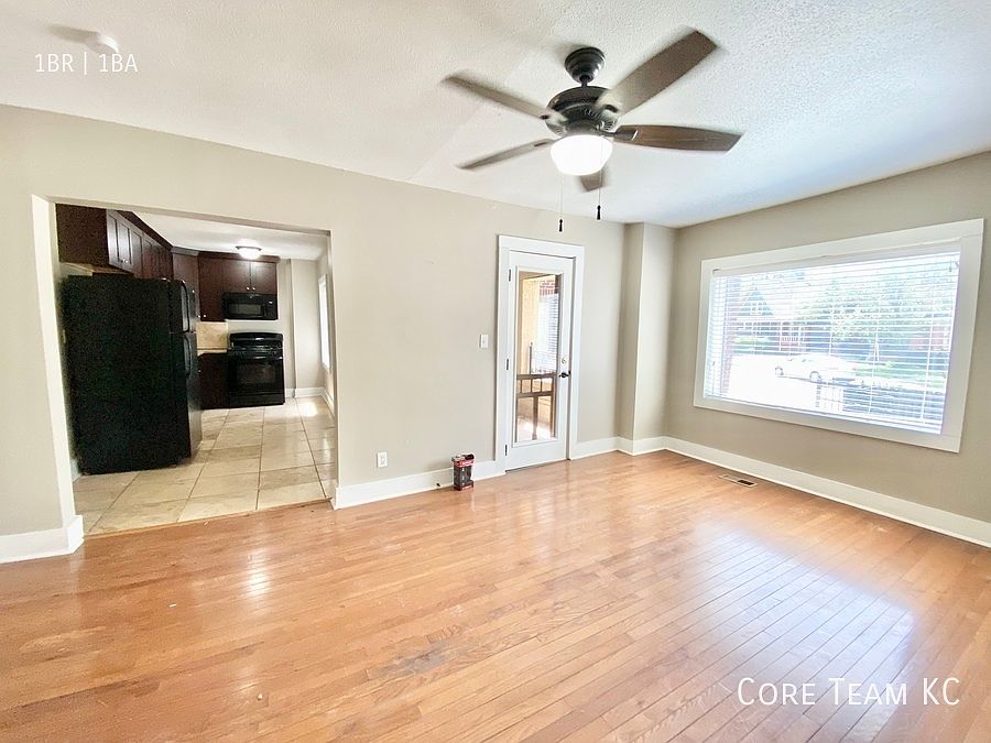 1st image of 4328 Roanoke Pkwy #204