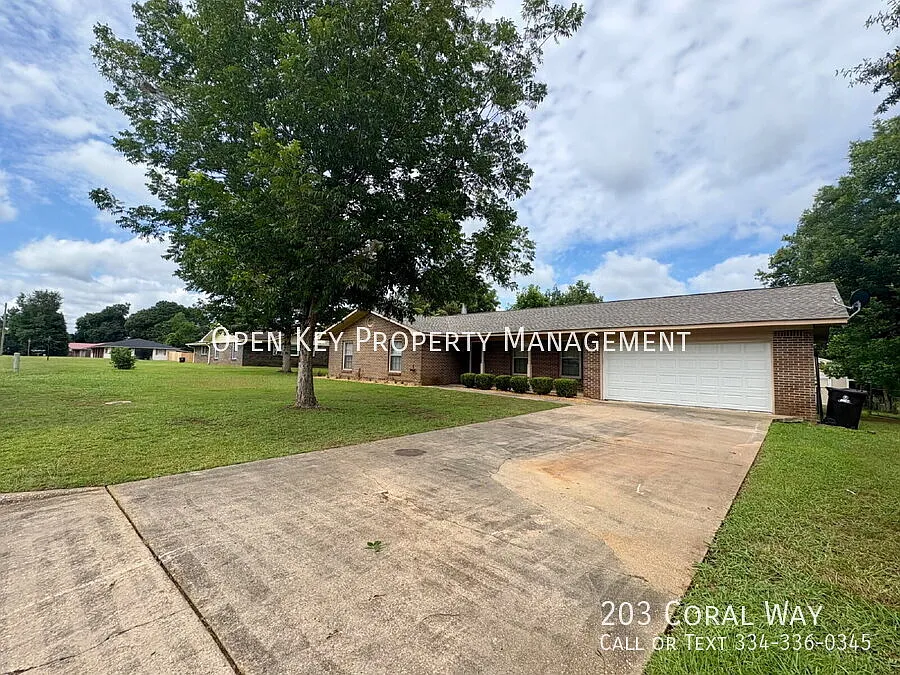 Fully Renovated 4BR / 2BA Home 10 Min to Ft. Rucker | Pet Friendly | Modern Finishes — Photo 3