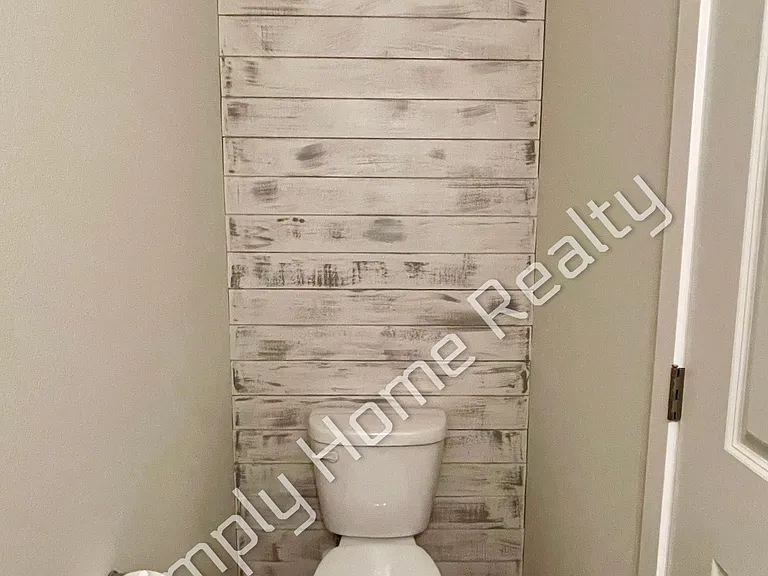 2420 Burlwood St NE — Photo 11