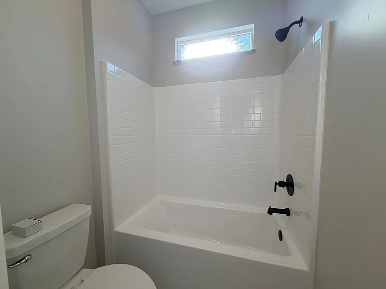 608 E Hemsworth Ln — Photo 24