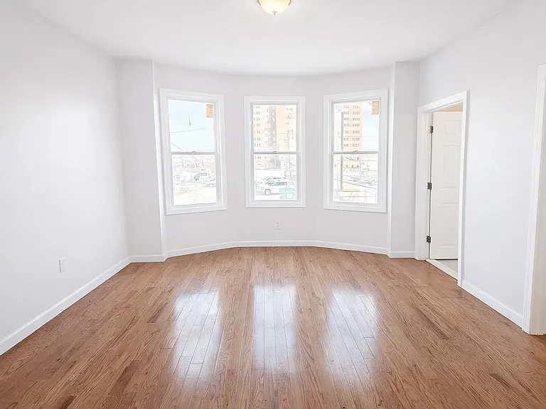 85 Littleton Ave #B — Photo 7
