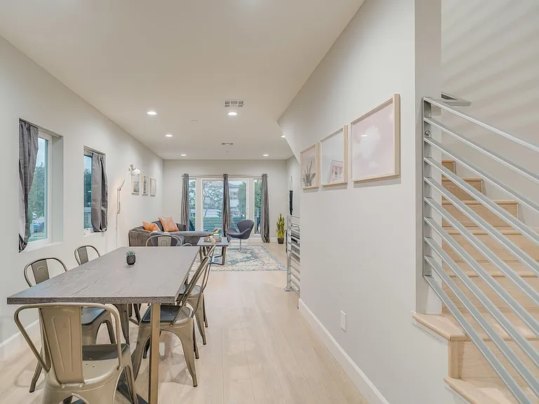 853 1/2 N McCadden Pl — Photo 6
