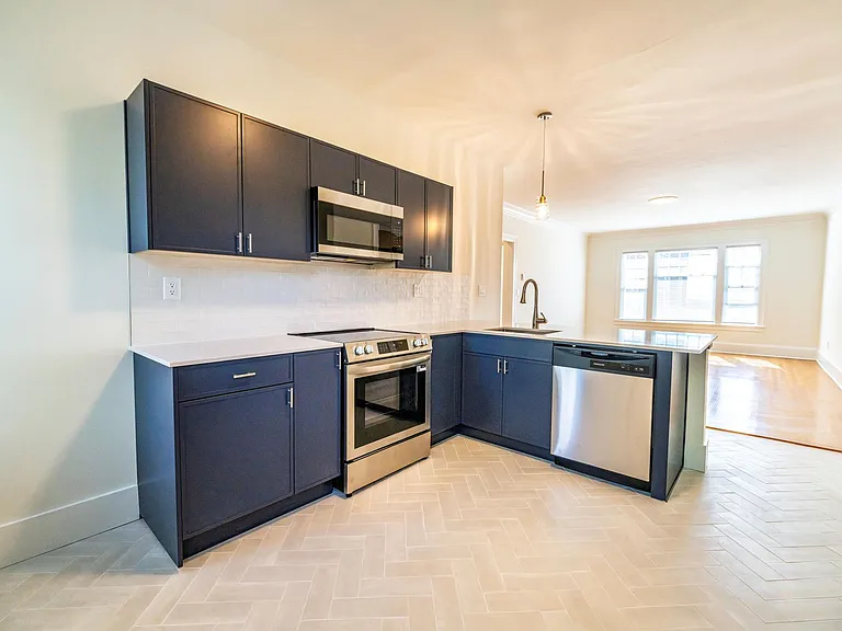 The Roy Vue Apartments — Photo 1