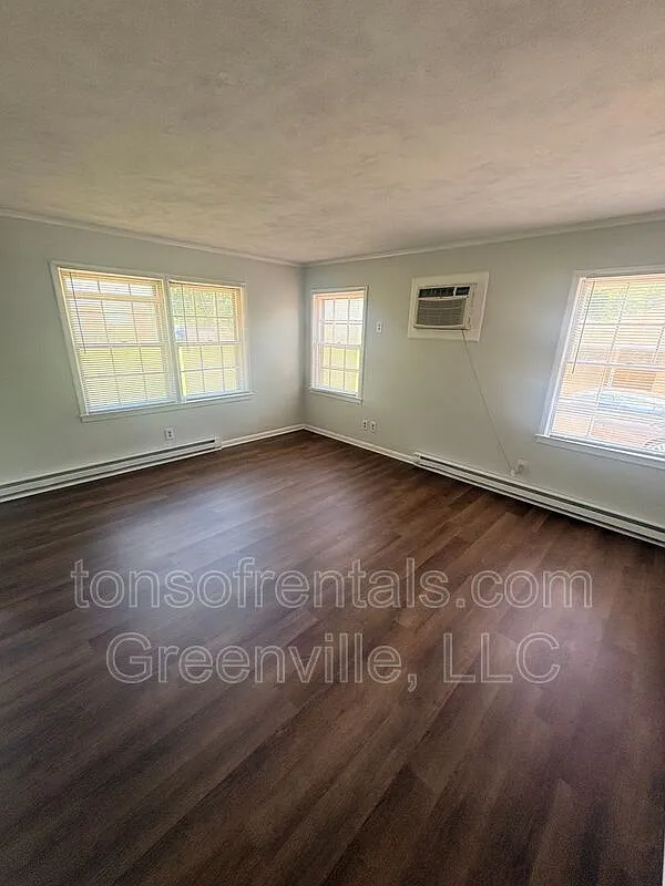 2 bed, 1.0 bath, 900 sqft, $855 — Photo 2