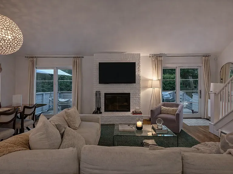 81 Hildreth Pl — Photo 2