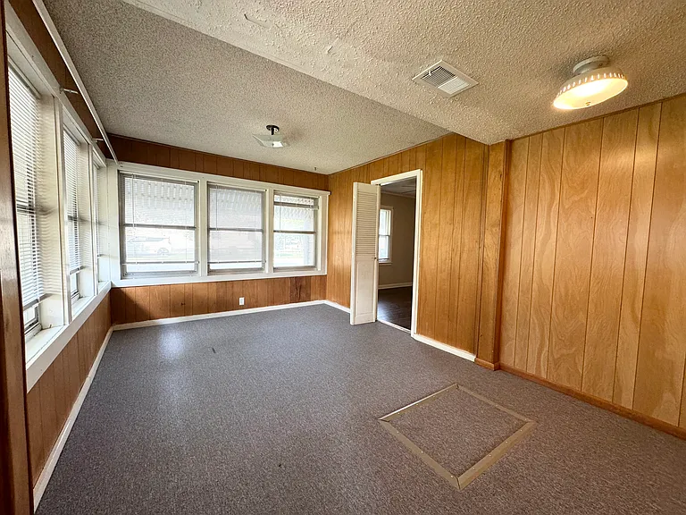 1401 E 23rd Ave — Photo 12