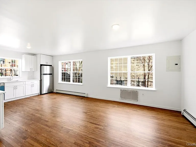 82 Morningside Ave #SFH — Photo 2