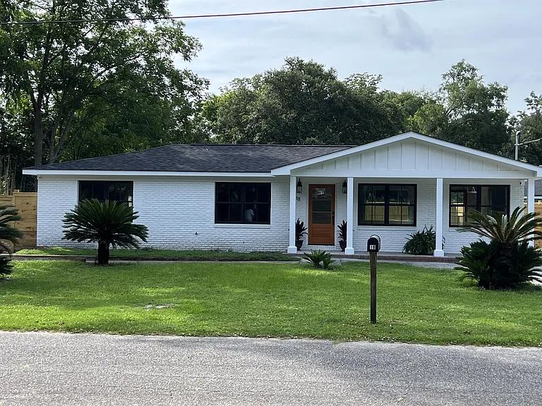 18 Ellen Ave — Photo 28