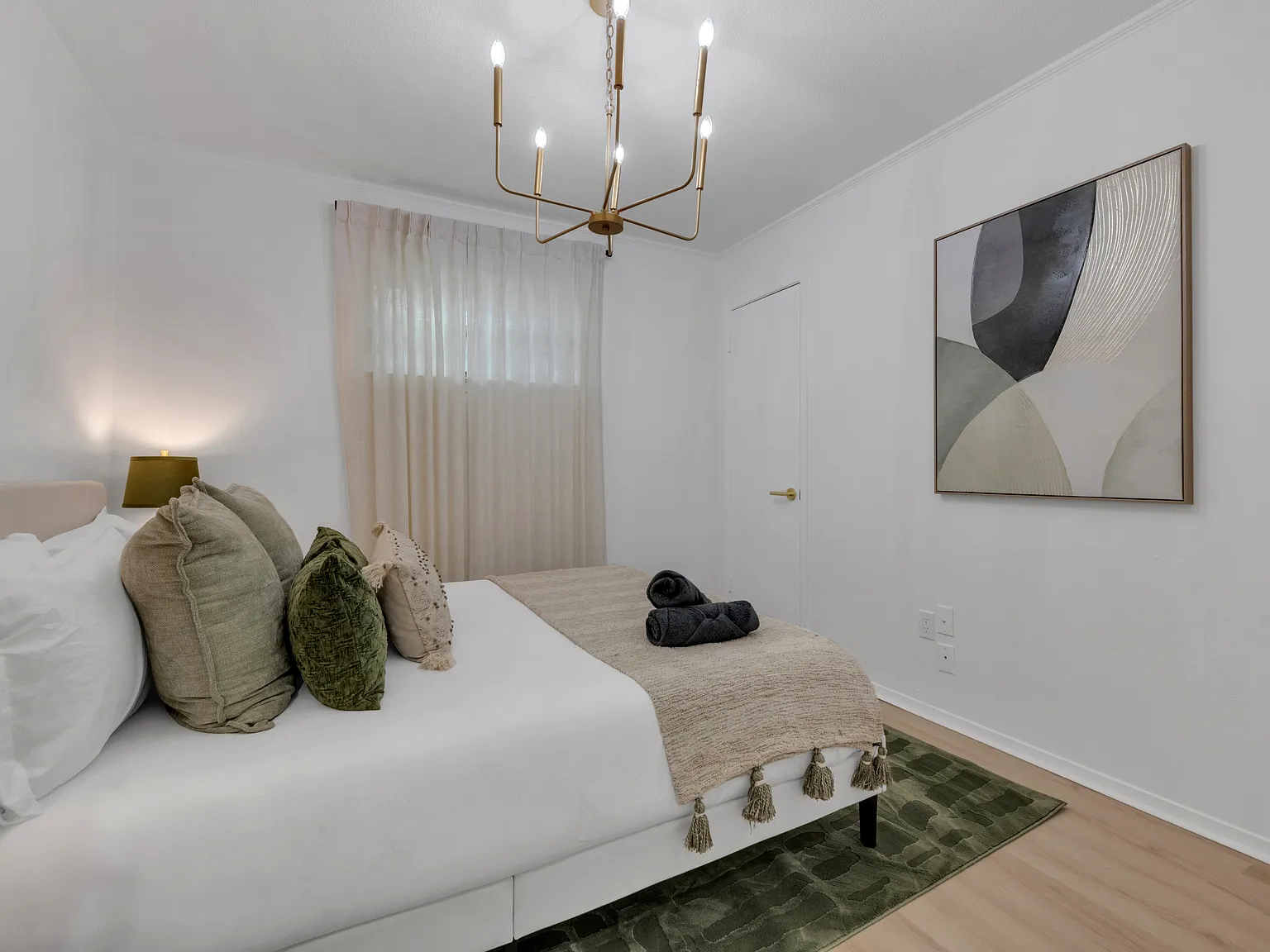 5 bed, 2228 sqft, $7,500 — Photo 4