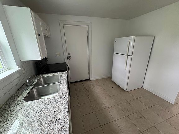 5th image of 702 Rosedale St #2