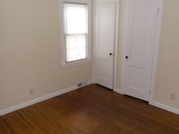 5th image of 1008 Denver St