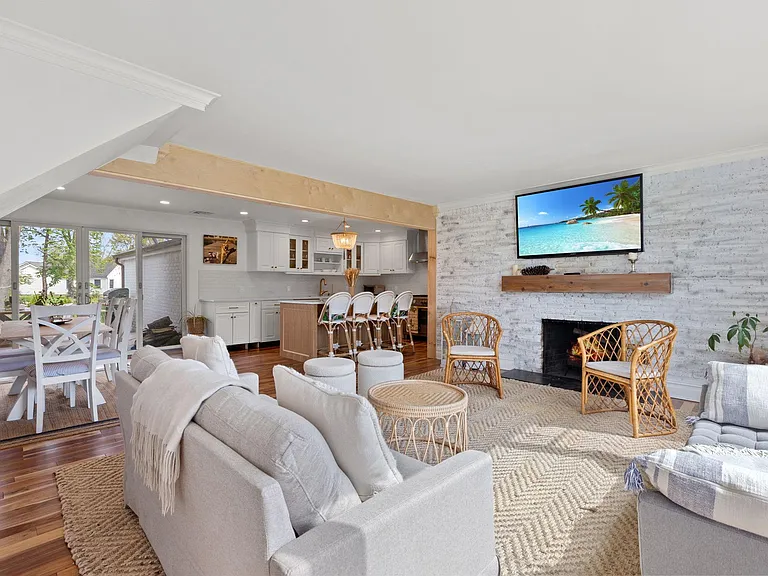 80 Soundview Dr — Photo 8